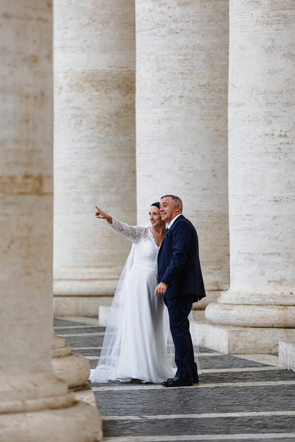 Sposi Novelli couple under the colonnade in Saint Peter's square