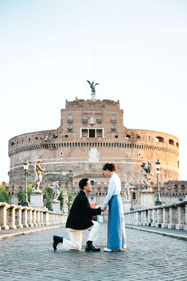 Surprise proposal on Castel Sant'Angelo Bridge in Rome early in the morning