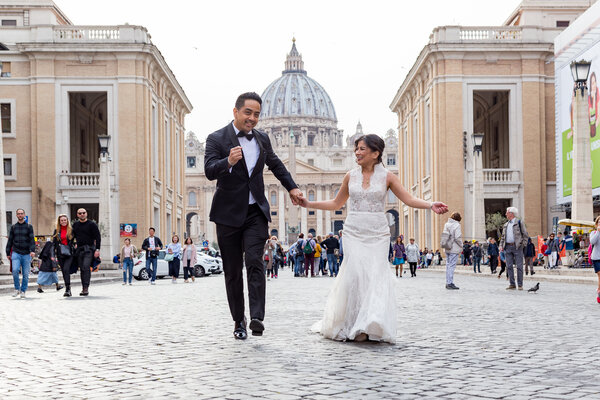 Sposi Novelli running down Via della Conciliazione, Rome