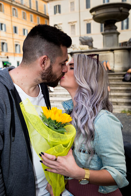 A sweet kiss in Piazza di Santa Maria in Trastevere during a vacation photo session