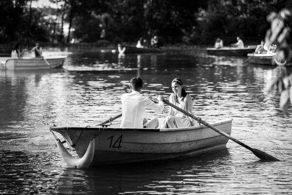 Newly-wed couple on a rowboat in Villa Borghese during their honeymoon photo session.