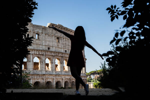 An Iconic Vacation Photo Session at the Colosseum