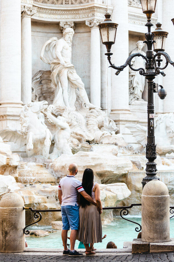Engagement Photoshoot at the Trevi Fountain early in the morning