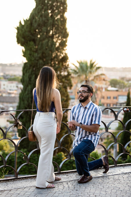 Guy proposes on the Pincio Terrazza Belvedere at sunset