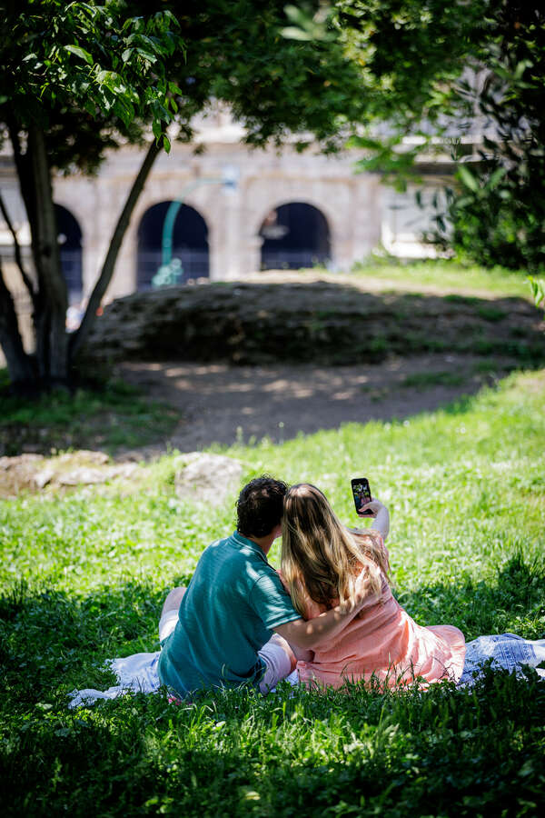 Couple taking a selfie during a picnic on Oppian Hill moments before their surprise wedding photoshoot