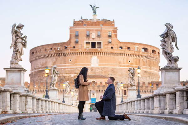 Proposal Photo Session at sunrise at Castel Sant'Angelo Bridge in Rome