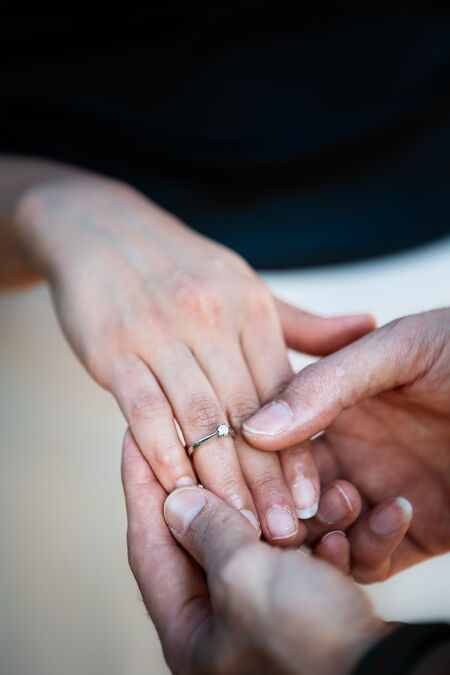 Detail of the engagement ring on a proposal photo session in Rome
