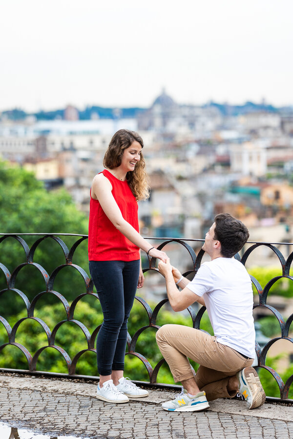 Surprise marriage proposal on the Terrazza Belvedere in Rome