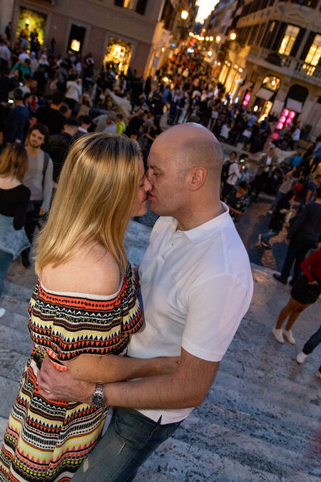Couple kissing on the Spanish Step celebrating their engagement in Rome