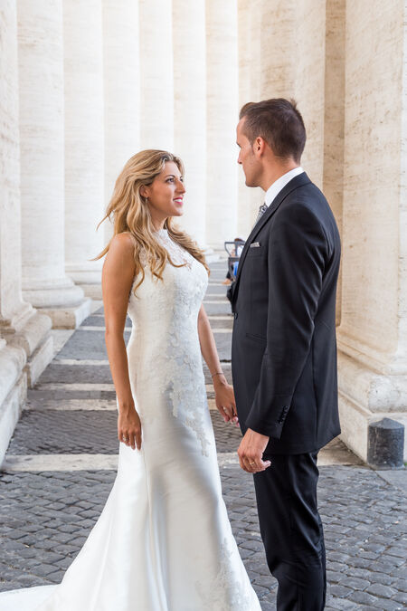 An intense look between bride and groom under the colonnade during a Sposi Novelli wedding photo session