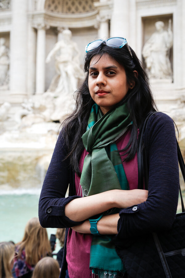 Solo Traveller photo session at the Trevi Fountain in Rome