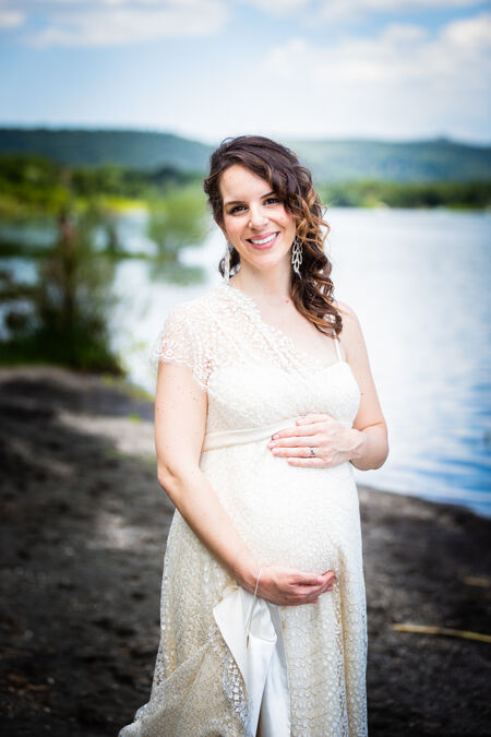Stunning pregnant bride at the Bracciano Lake