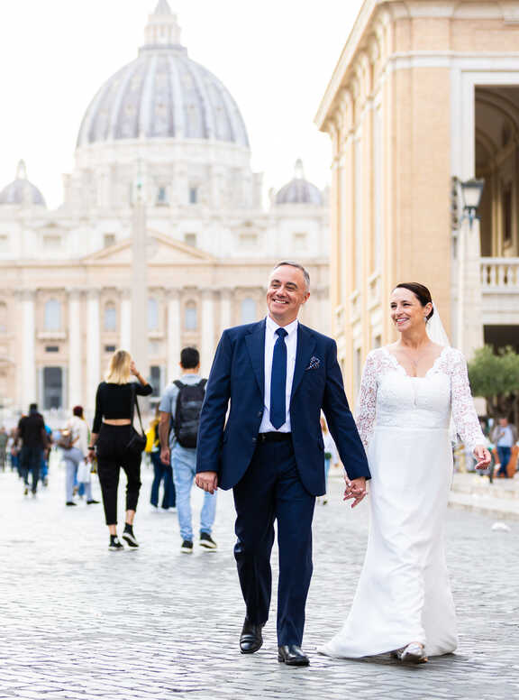 Sposi Novelli Photoshoot in Via della Conciliazione in Rome with Patricia and Peter