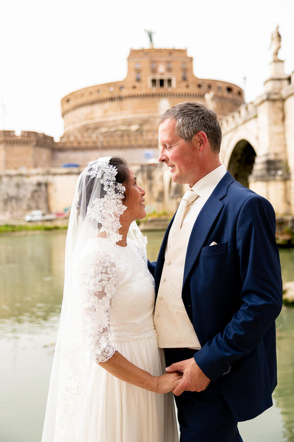 Sposi Novelli couple looking at each other on the Tiber riverbank in Rome