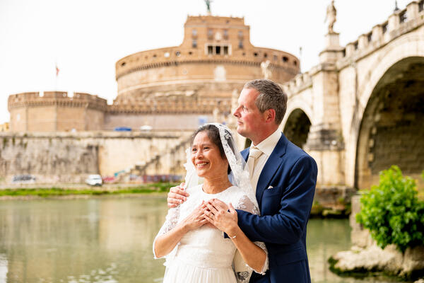 Happy Sposi Novelli couple on the Tiber riverbank in Rome